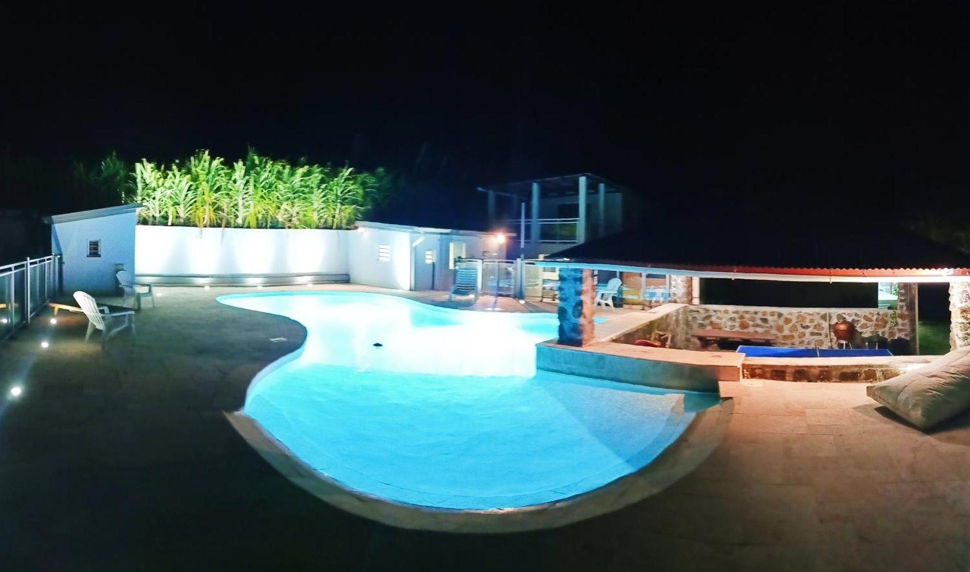 Maison Les Cocotiers De Plaiz'Anse Petite-Ile Exterior photo
